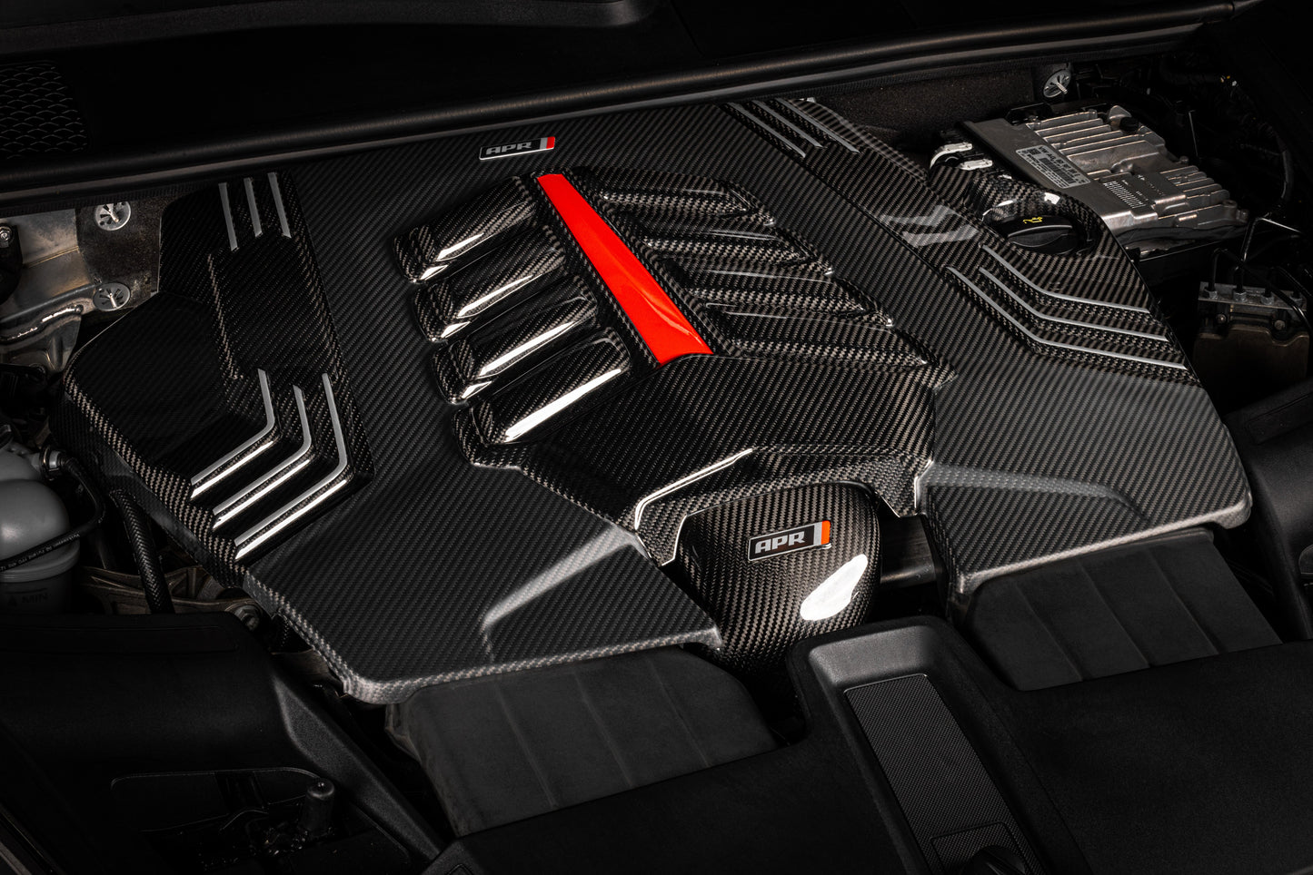 APR Engine Cover - 2.9T/3.0T/4.0T (4M) SUV - Carbon Fiber